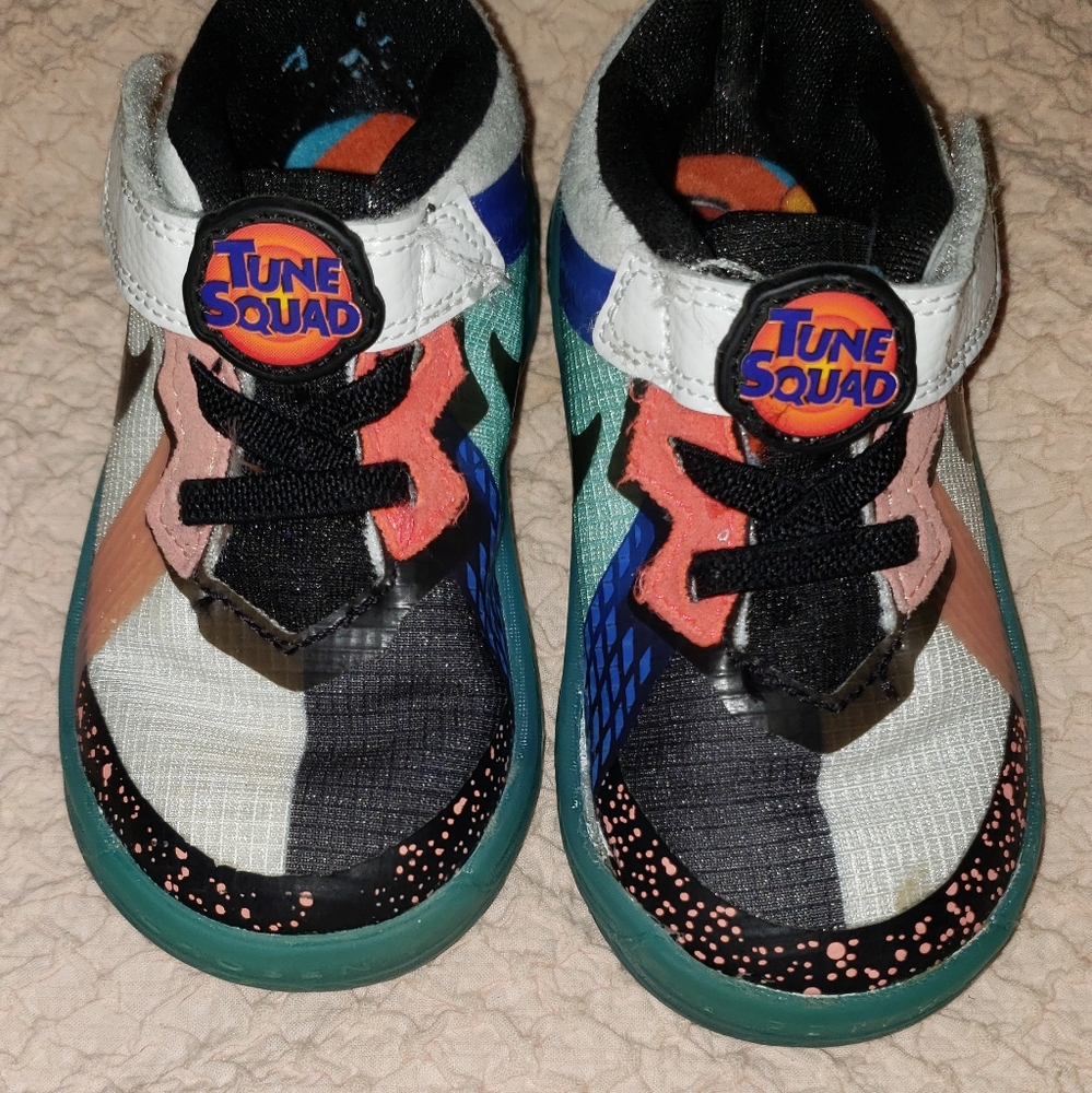 LeBron tune squad shoes